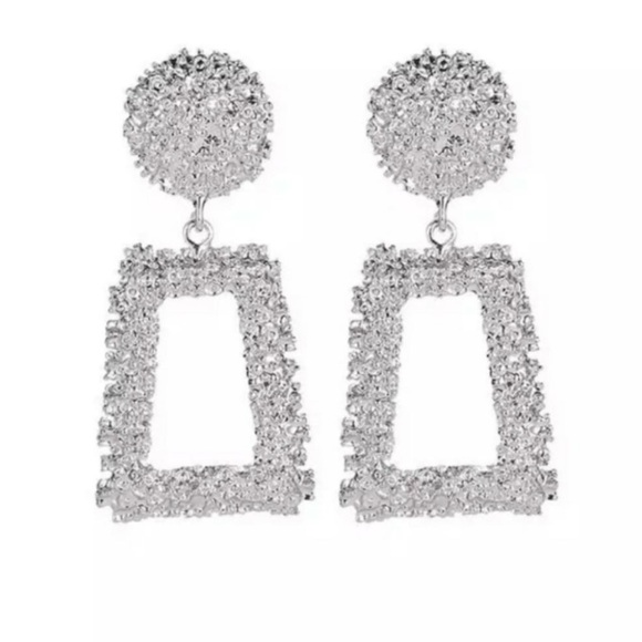 Pierced lightweight round in rectangle hanging 3” fashion earrings - Picture 2 of 2